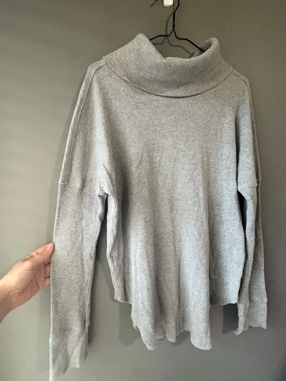 TNA by Aritzia Gray Waffle Knit Cowl Neck Long Sleeve Top Size Medium - Picture 3 of 9